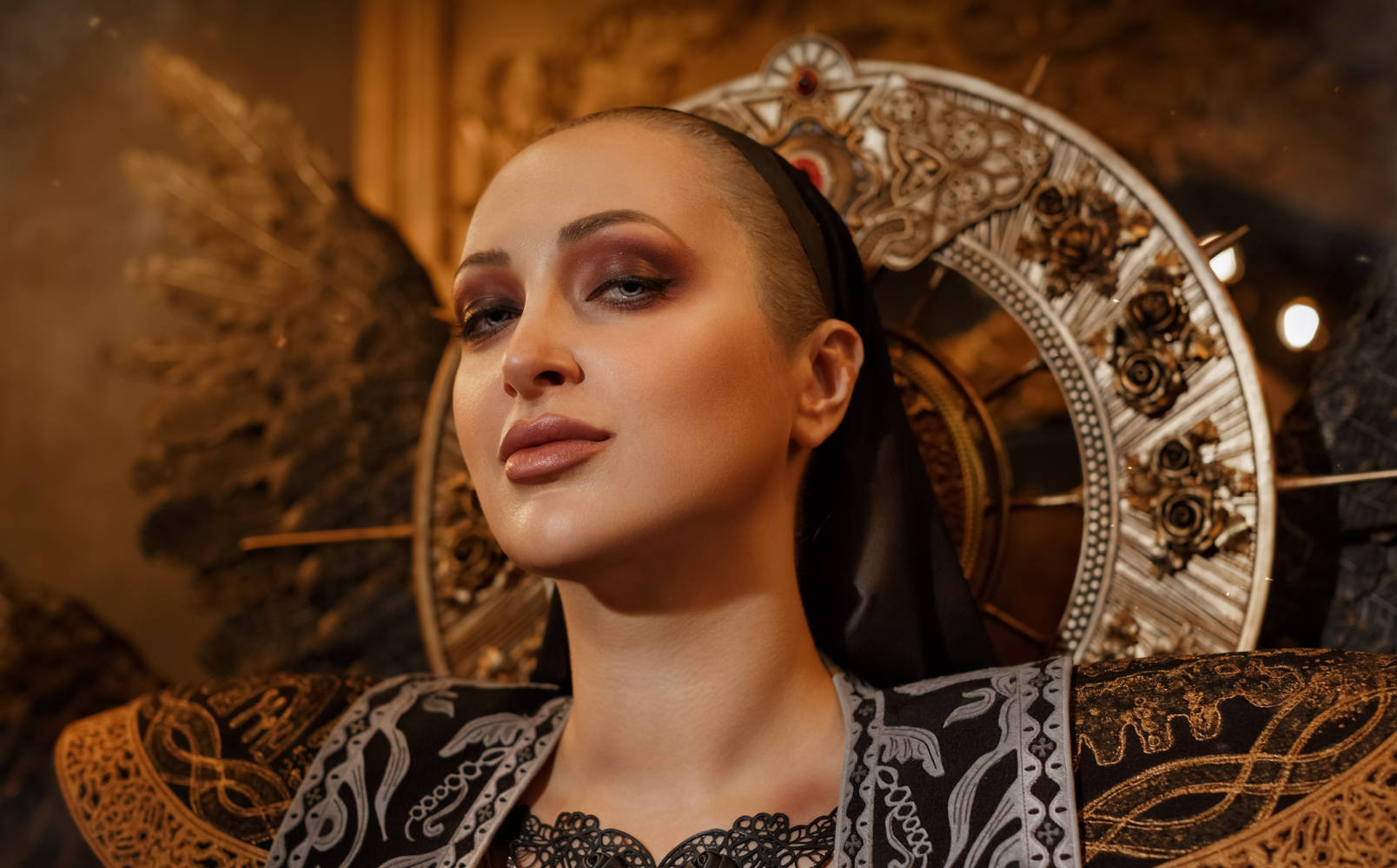«Бедный Итан, ты просто человек»: косплеерша создала образ Матери Миранды из Resident Evil Village «Бедный Итан, ты просто человек»: косплеерша создала образ Матери Миранды из Resident Evil Village