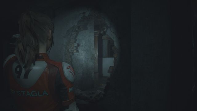 Пытаемся не попасться в лапы тирана resident evil 2 remake на хардкоре сценарий а клэр