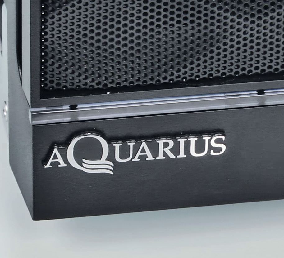 Компактный универсальный сервер Aquarius Server E30 S11