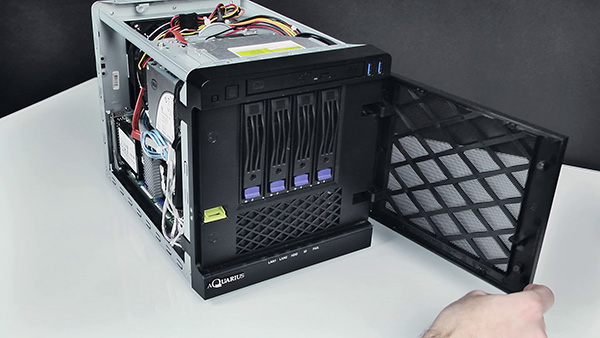 Компактный универсальный сервер Aquarius Server E30 S11