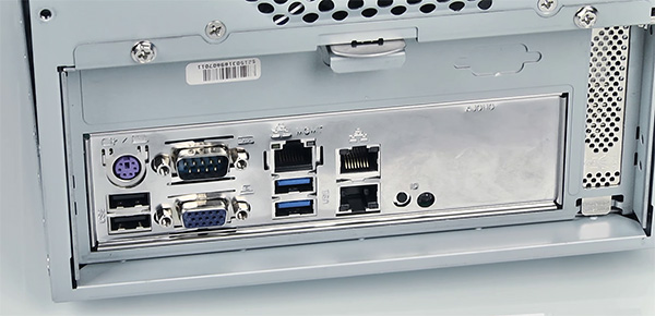 Компактный универсальный сервер Aquarius Server E30 S11