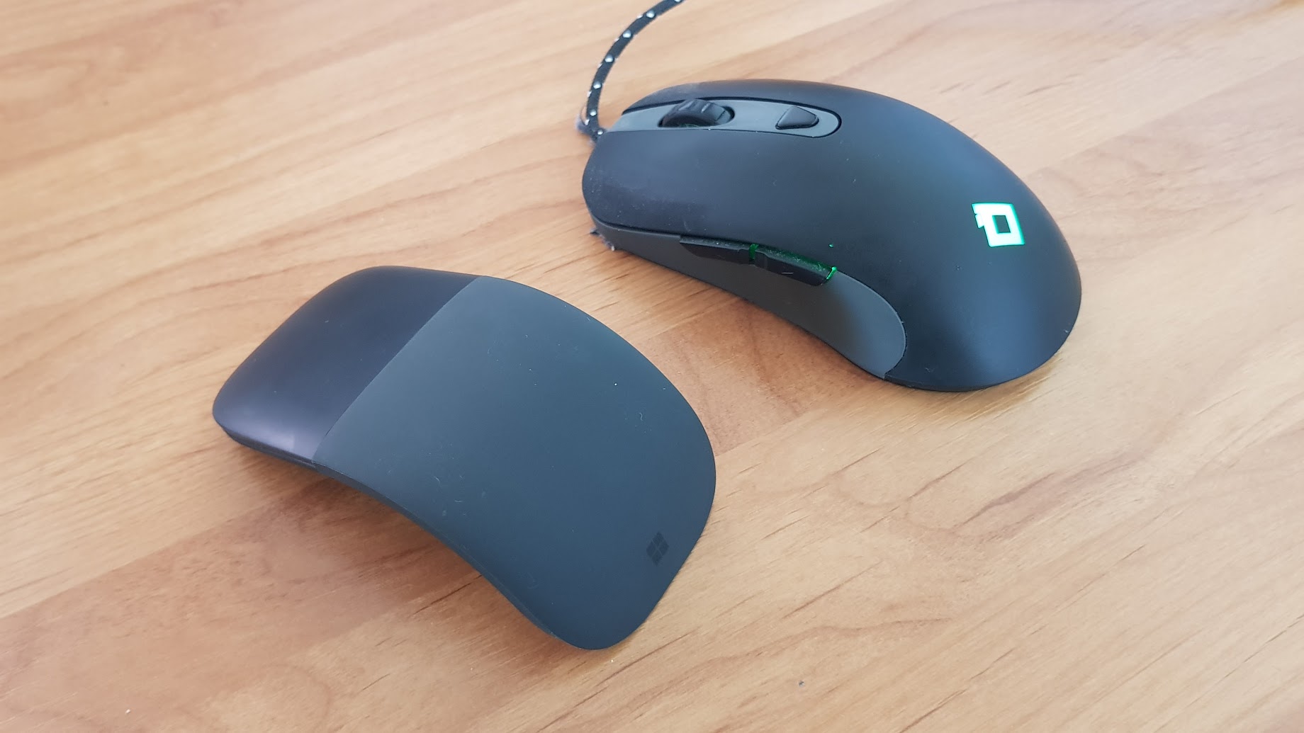 Мышь arc. Mouse 4. Microsoft Arc Mouse 1349 USB приемник. Кнопка Маус 4. Блютуз мышь с шнуром кабелем.