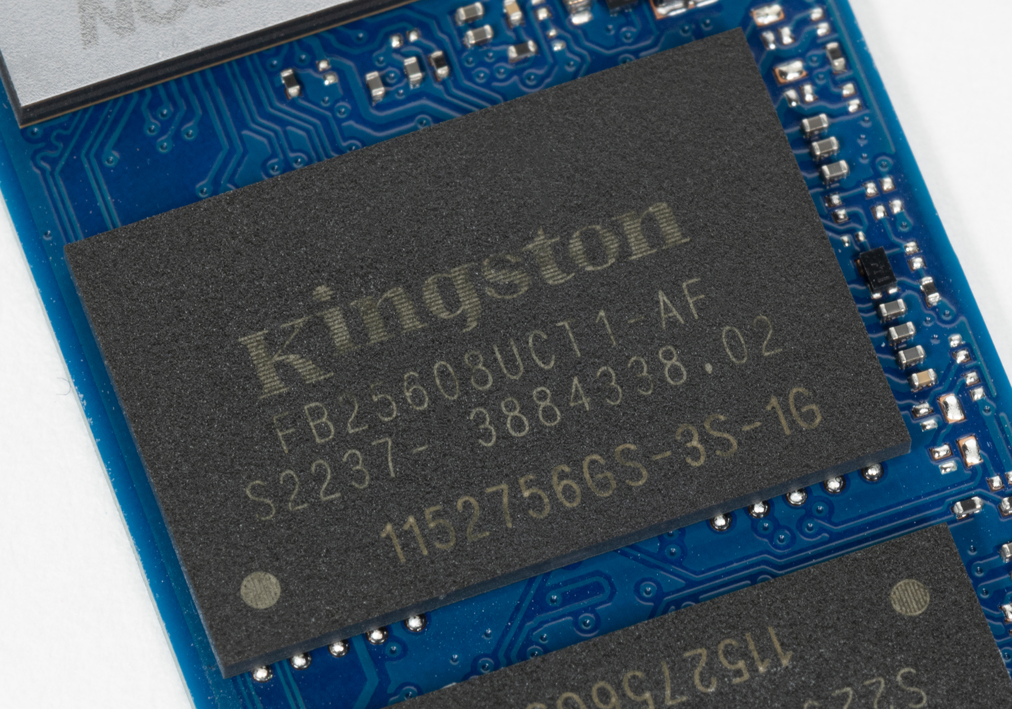 Первый взгляд на Kingston NV2 1 ТБ: новый бюджетный SSD с