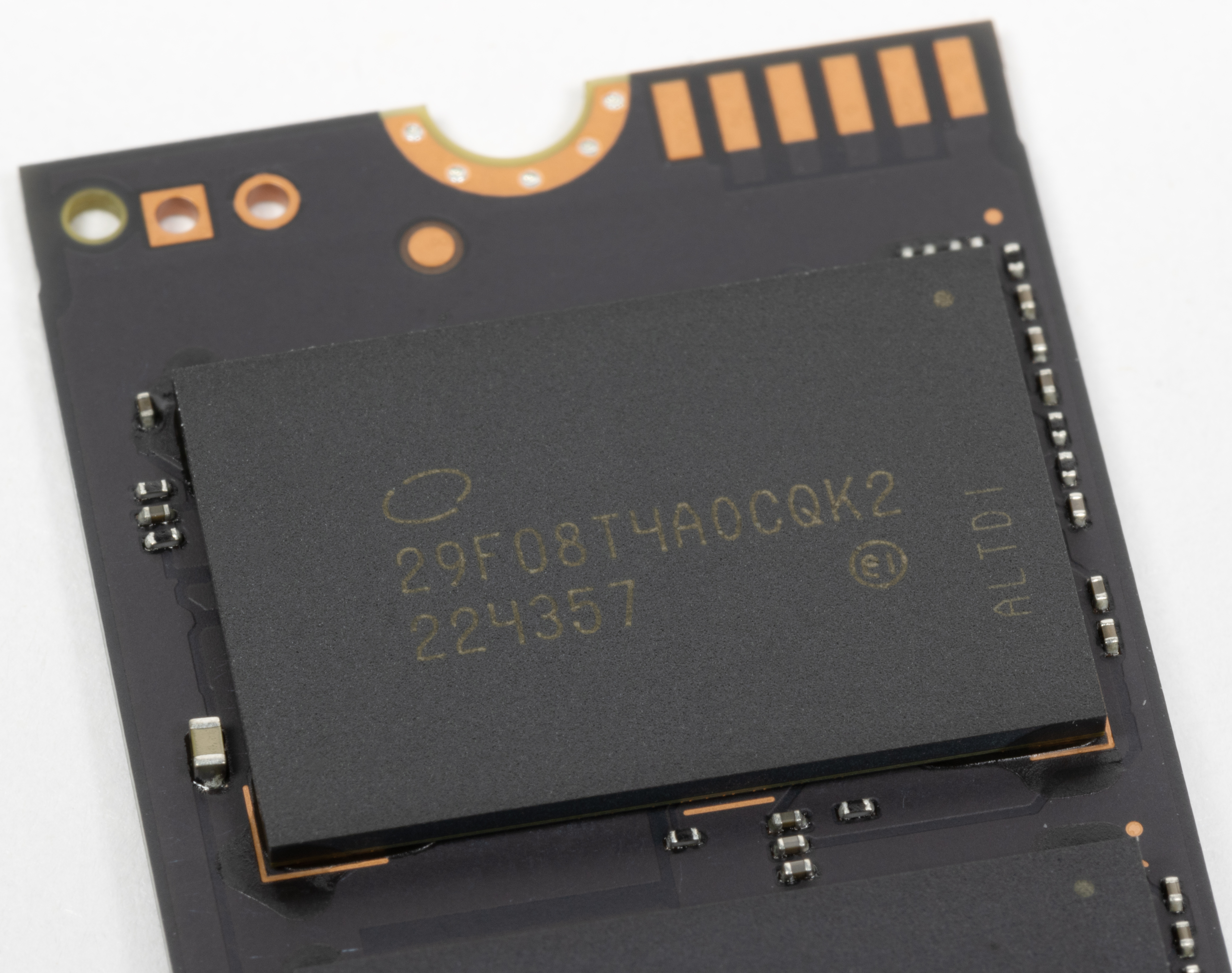 Первый взгляд на SSD Solidigm P41 Plus 2 ТБ – небезынтересный