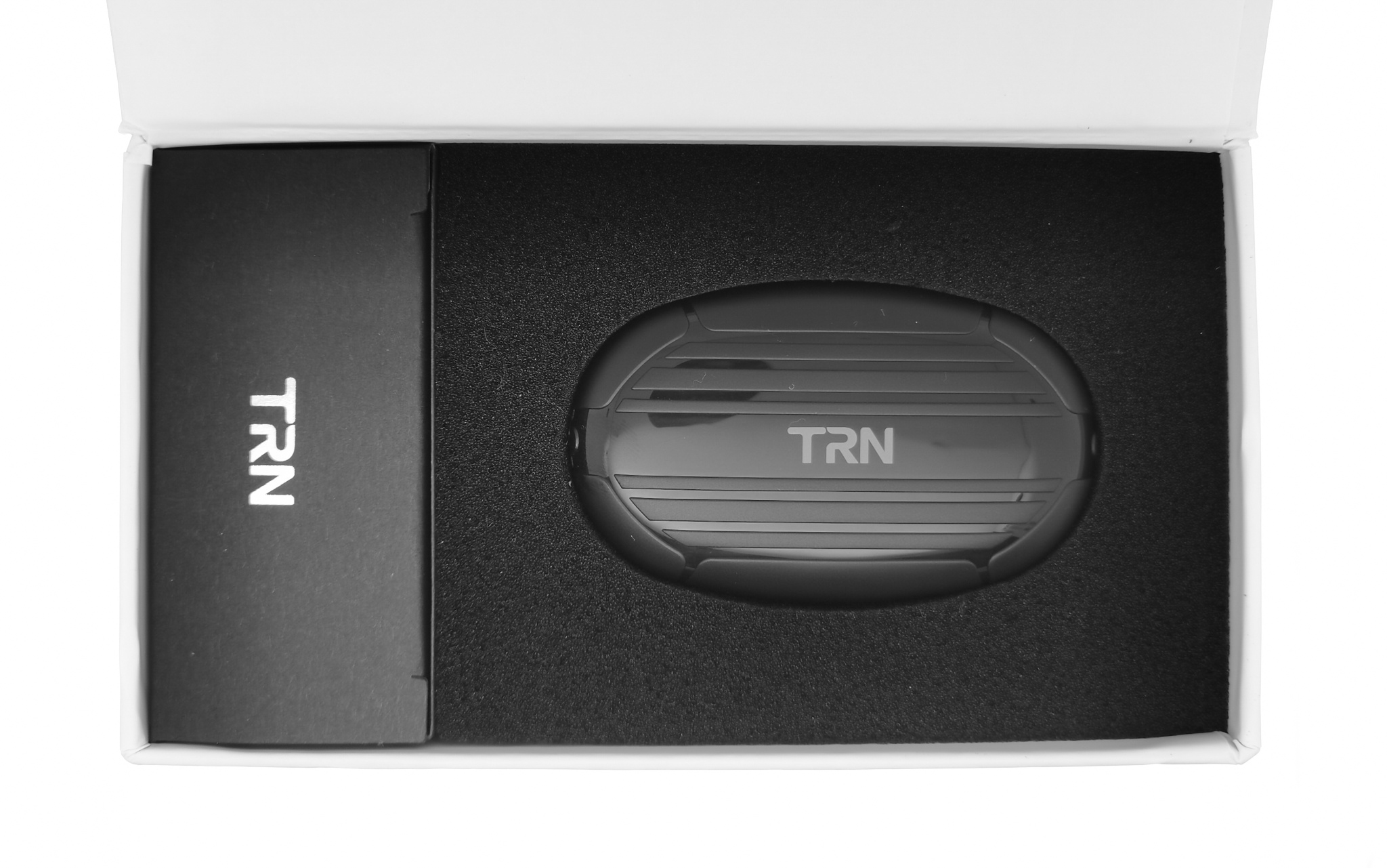 Tws t300. TRN t300 наушники. TRN t300 черная коробка. TRN t300 инструкция. TRN t300 как включить.