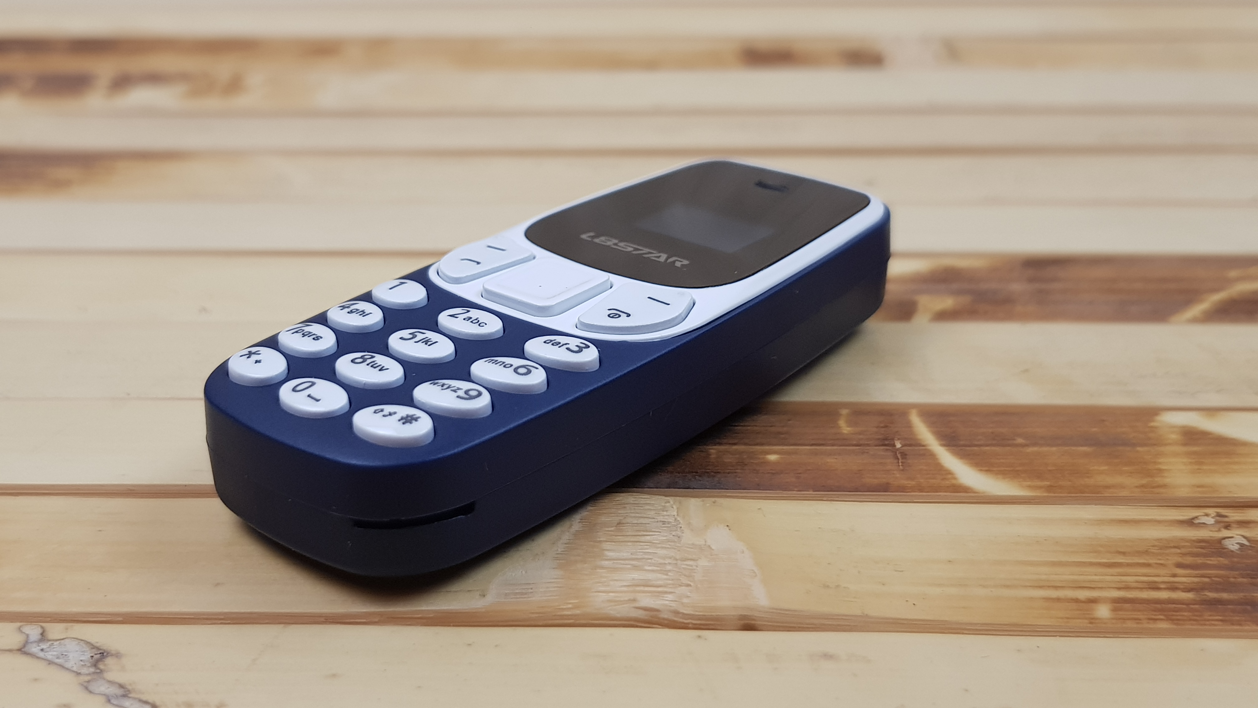 Бондаренко 10 телефон. Самый маленький телефон в мире l8star. Nokia bm555. Мини Nokia. Телефон bm10.
