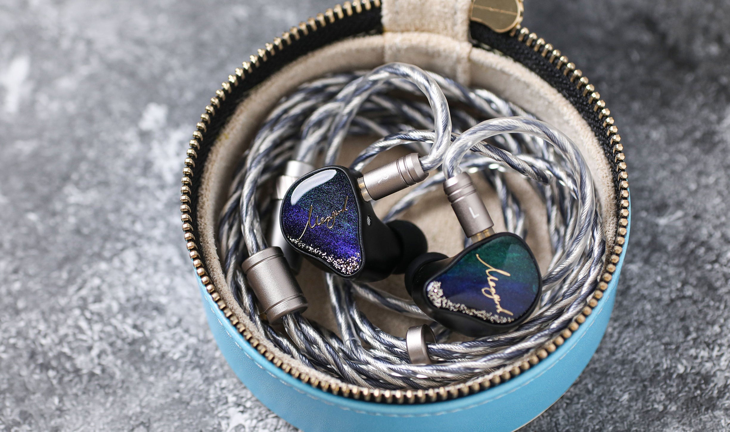 Компания XENNS представила новые гибридные наушники Mangird