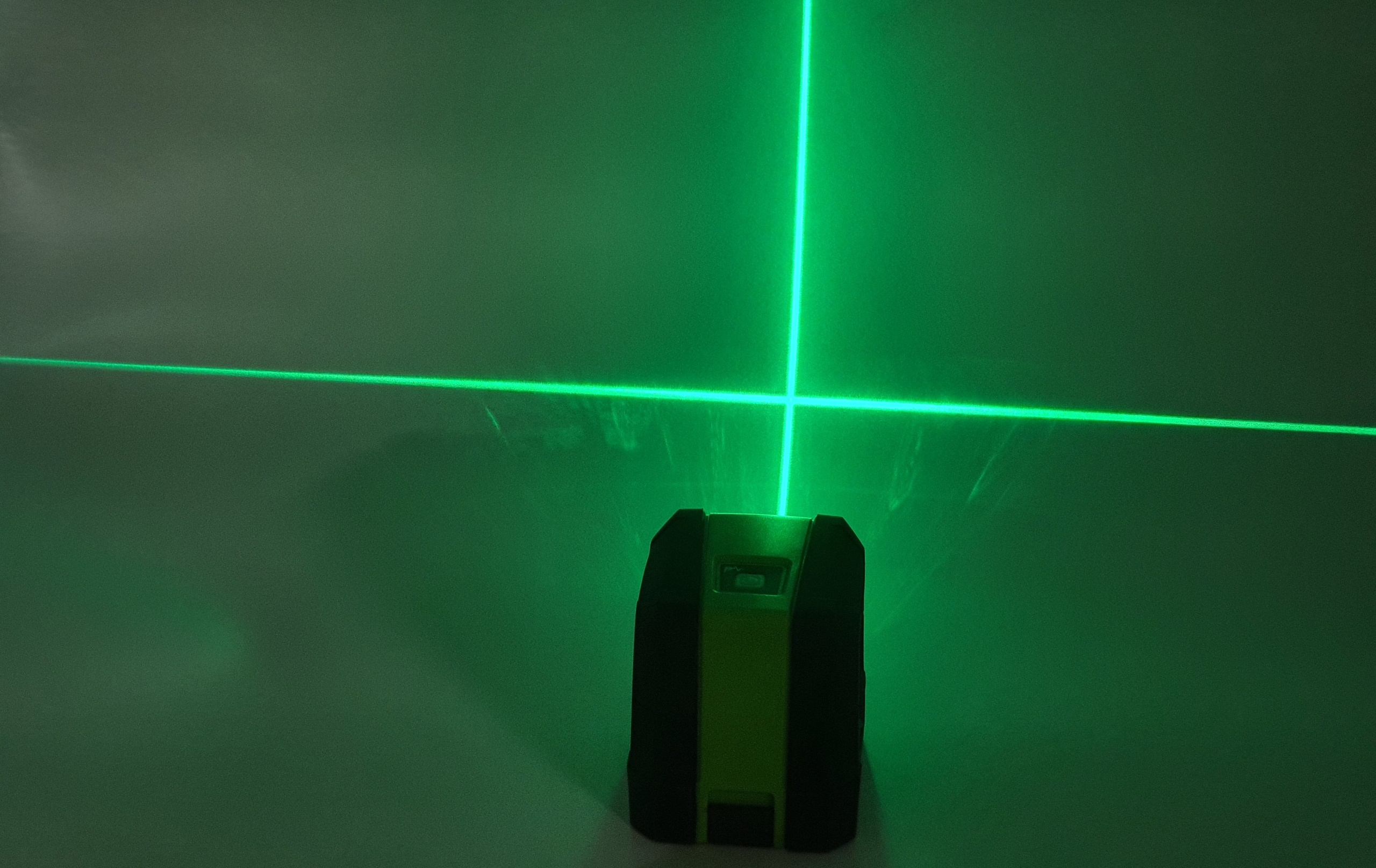 Лазер в помещении зеленого цвета. Лазерные нивелиры green