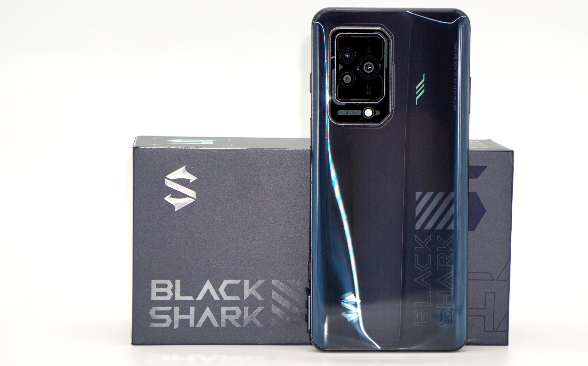 Обзор Black Shark 5: флагманский смартфон игровой линейки Xiaomi (Hyper  Charge 120 Вт, 144 Гц, аппаратные триггеры) / Смартфоны и мобильные телефоны  / iXBT Live