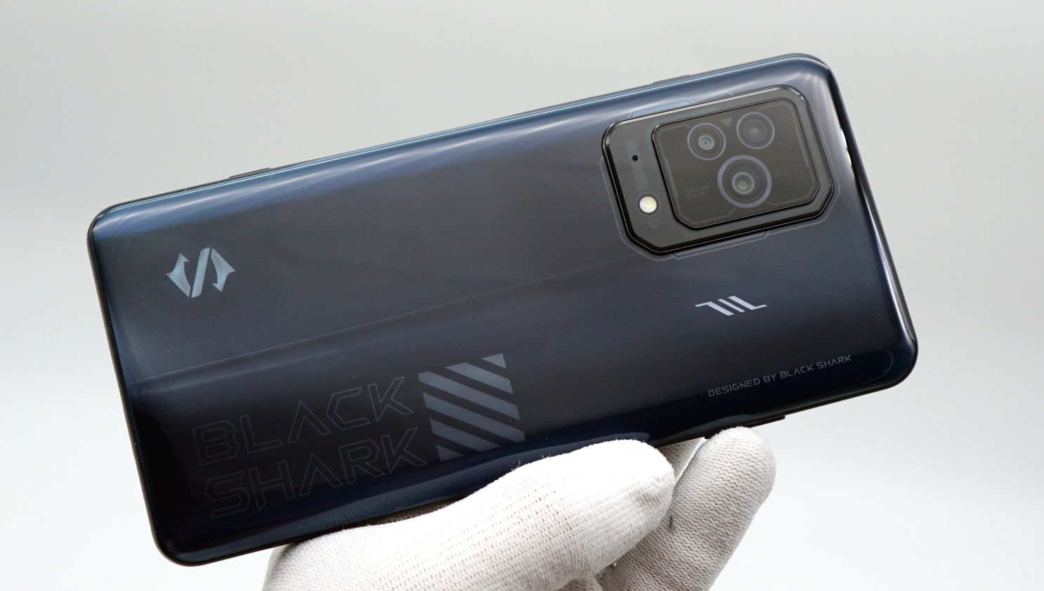 Обзор Black Shark 5: флагманский смартфон игровой линейки Xiaomi (Hyper  Charge 120 Вт, 144 Гц, аппаратные триггеры) / Смартфоны и мобильные телефоны  / iXBT Live