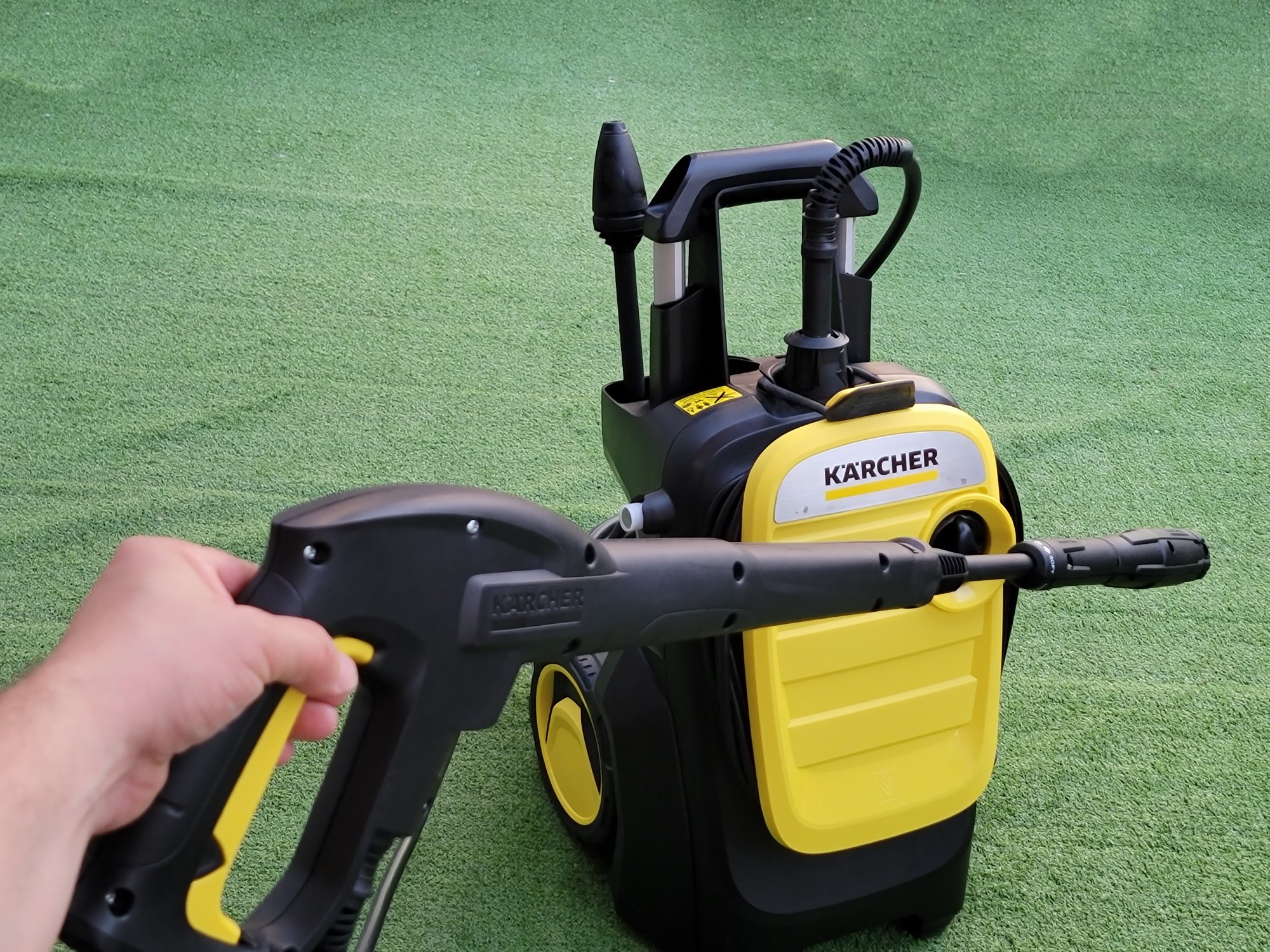 Karcher vc 4 cordless myhome 1.198 620.0. Насадка на кёрхер для мытья машины. Керхер к 4 устройство насадки на пистолет. Насадка для пистолета мойки Керхер трудно снимать. Мытье керхером gif.