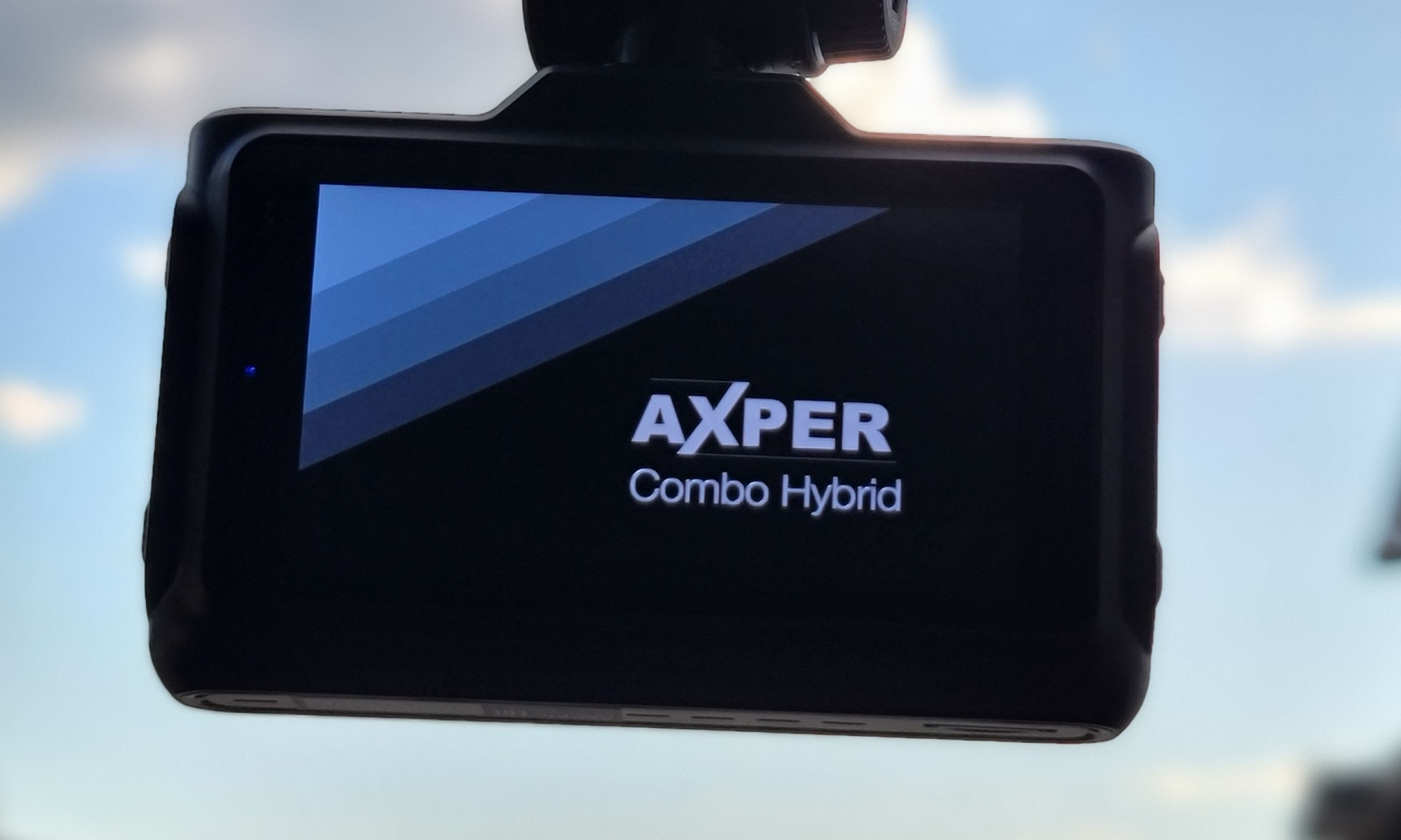 Обзор комбо-видеорегистратора Axper Combo Hybrid Wi: запись в 2К, Wi-Fi,  GPS-информатор, радар-детектор, возможность подключения второй камеры /  Автомобили, транспорт и аксессуары / iXBT Live