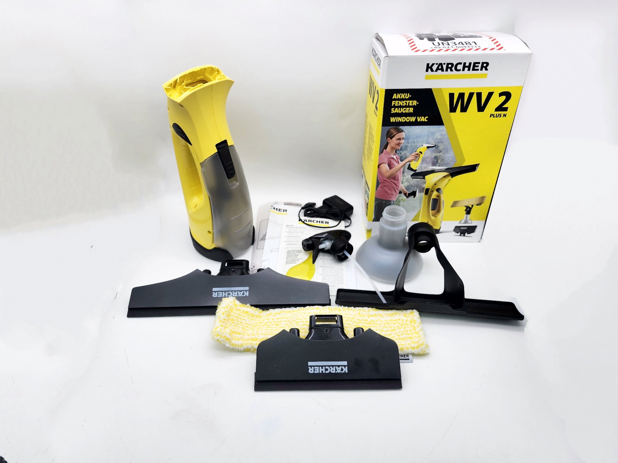 Чисто до скрипа! Обзор стеклоочистителя Karcher WV 2 Plus N: маленький  помощник для мытья окон / Комфортный дом и бытовая техника / iXBT Live