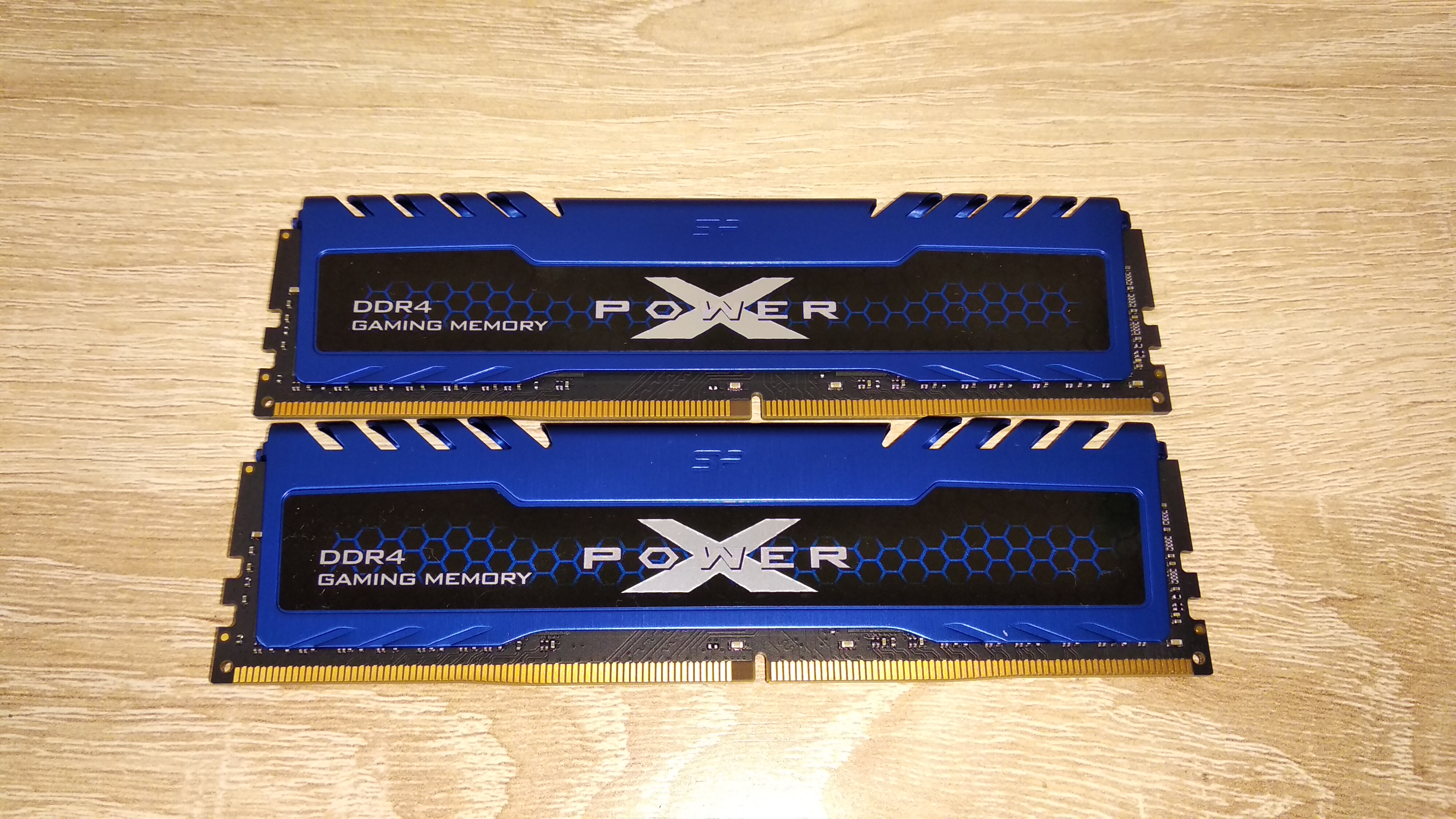 Ddr 4 3600. Silicon Power sp016gxlzu360bsa.