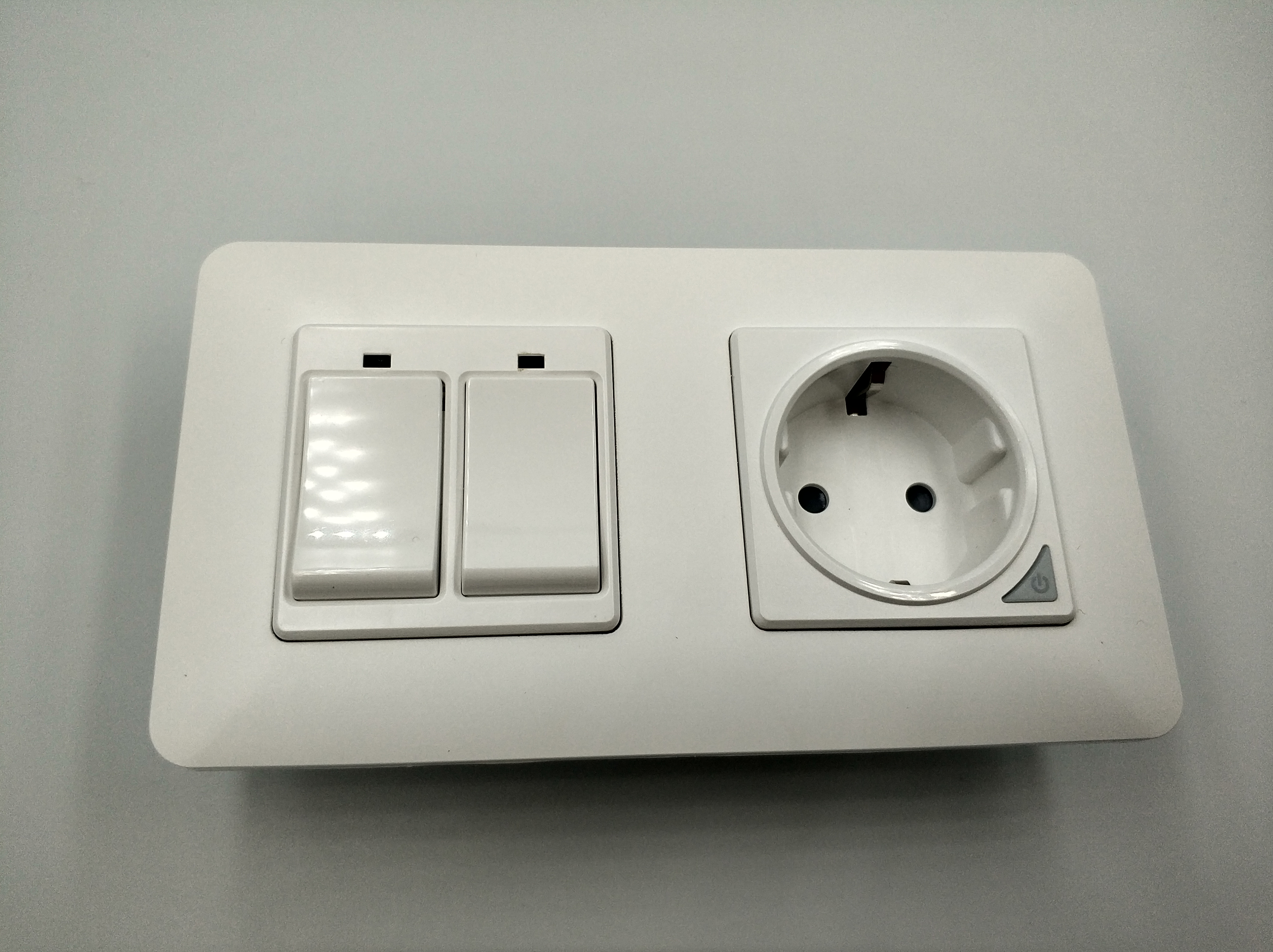 Блок выключателей с розеткой в одном корпусе: устройство и подключение