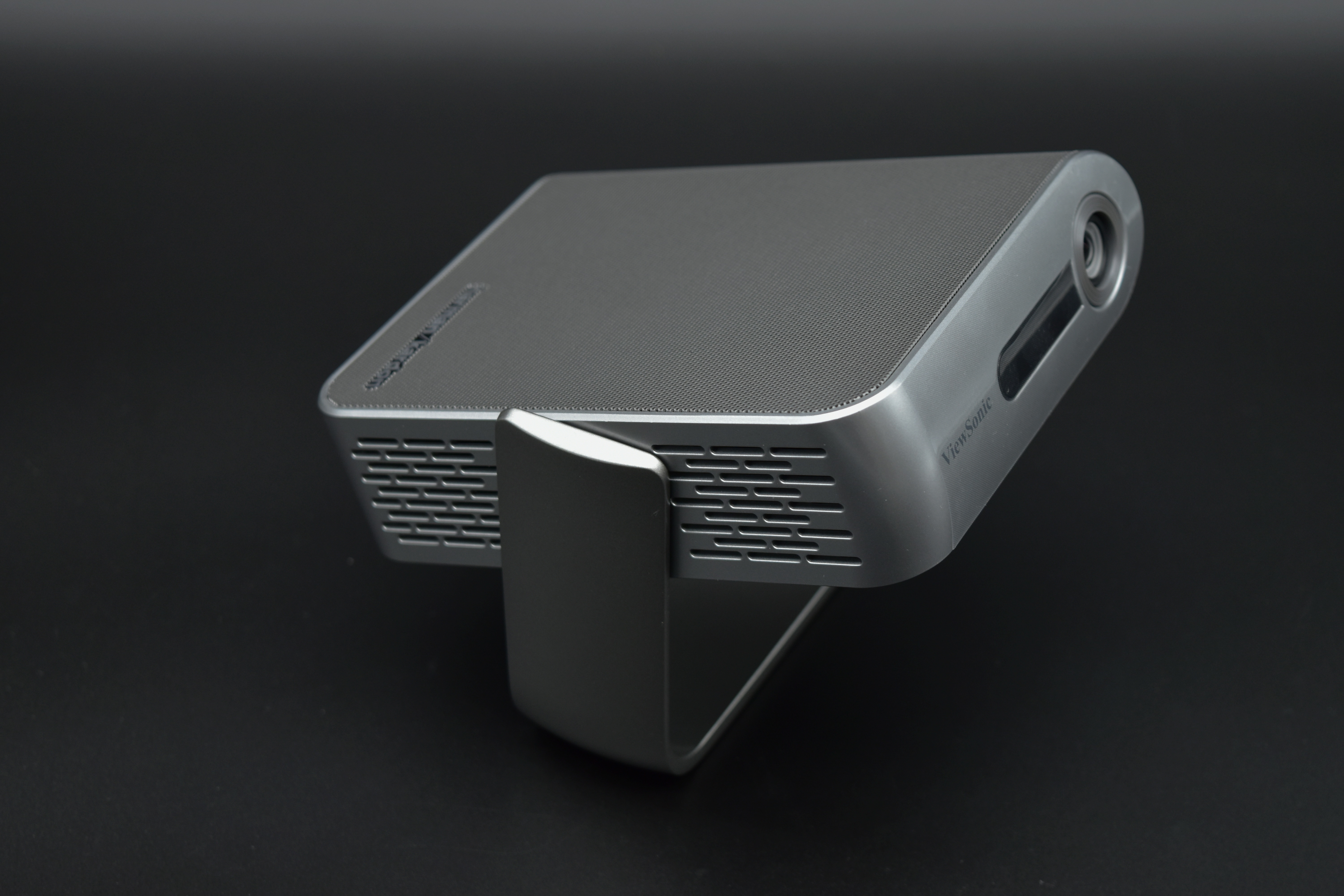 Compact projector. Компактный видеопроектор за 26650 рублей