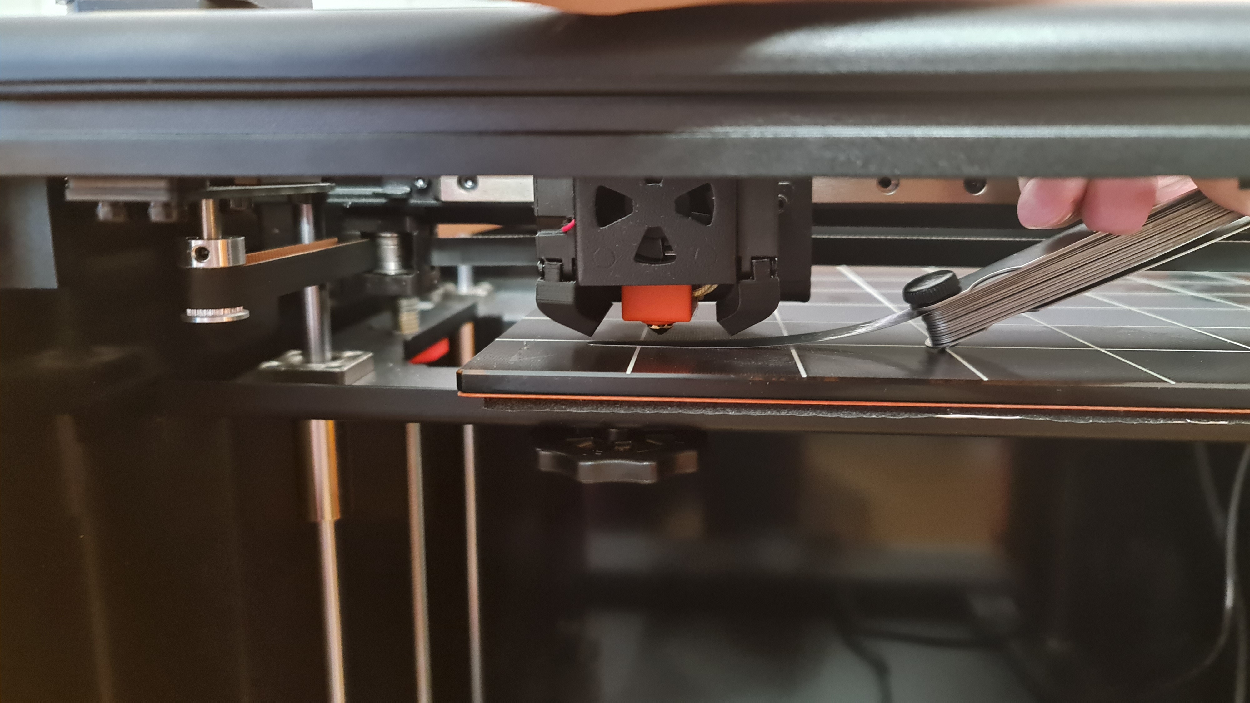 3д принтер не прилипает пластик к столу