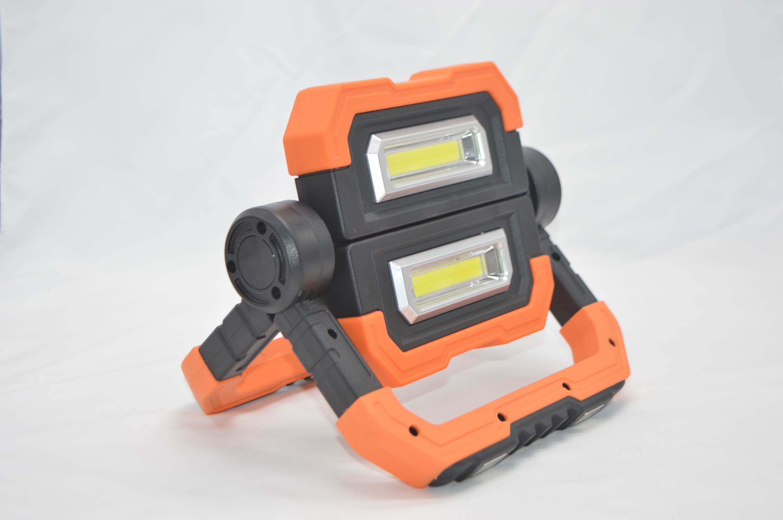 Рабочий аккумуляторный светодиодный фонарь-прожектор Фотон WPВ-7800 .
