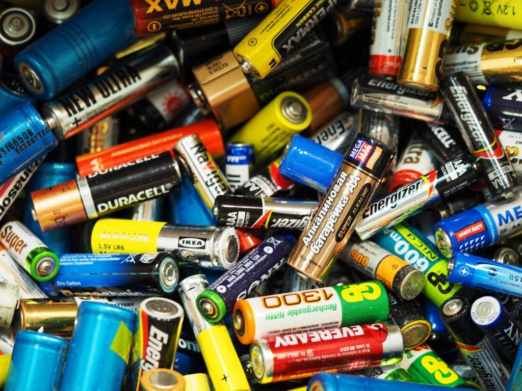 Как определить какую батарейку можно заряжать в домашних условиях