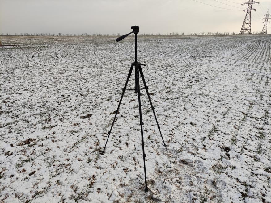 С большим штативом будет гораздо удобнее работать, но в крайнем случае можно взять и маленькую треногу