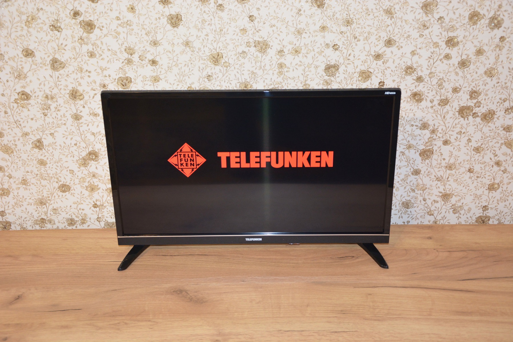 Какой телевизор выбрать на кухню? Обзор модели Telefunken TF-LTD24S85T2S /  Проекторы, ТВ, ТВ-боксы и приставки / iXBT Live