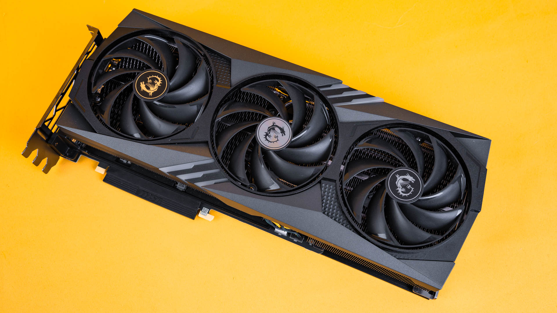 Обзор видеокарты MSI GeForce RTX 4070 Ti Gaming X Trio / Мониторы