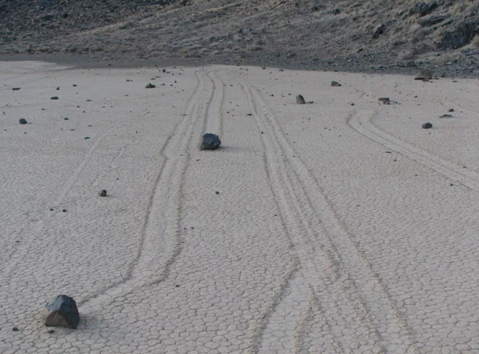 Почему в Долине Смерти камни движутся сами по себе? / Путешествия и туризм  / iXBT Live