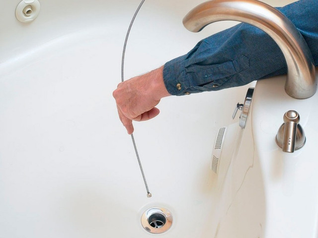 Как прочистить канализацию в частном доме своими руками