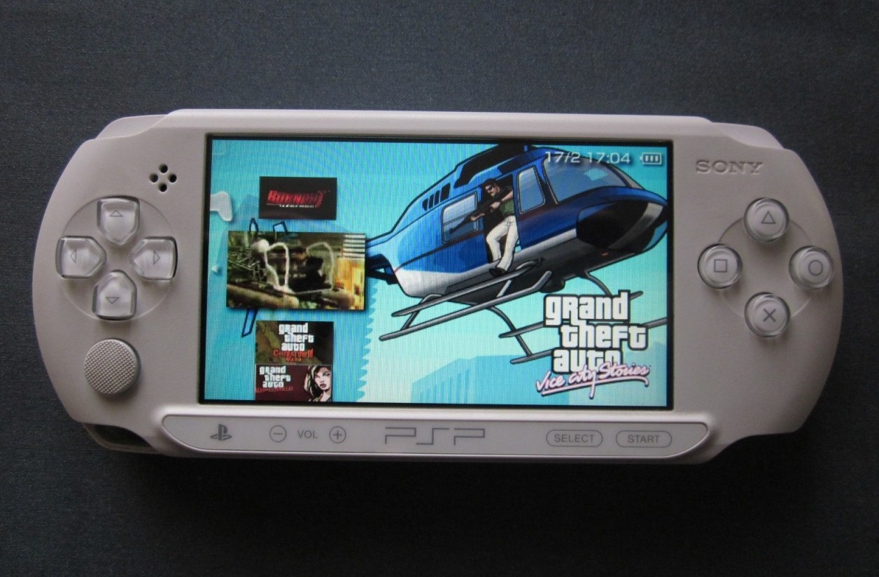 Игры белая приставка. Sony-PLAYSTATION PSP-e1008. Приставка PSP Sony 1008. Приставка сони ПСП 300. PSP e1000 и e1008.