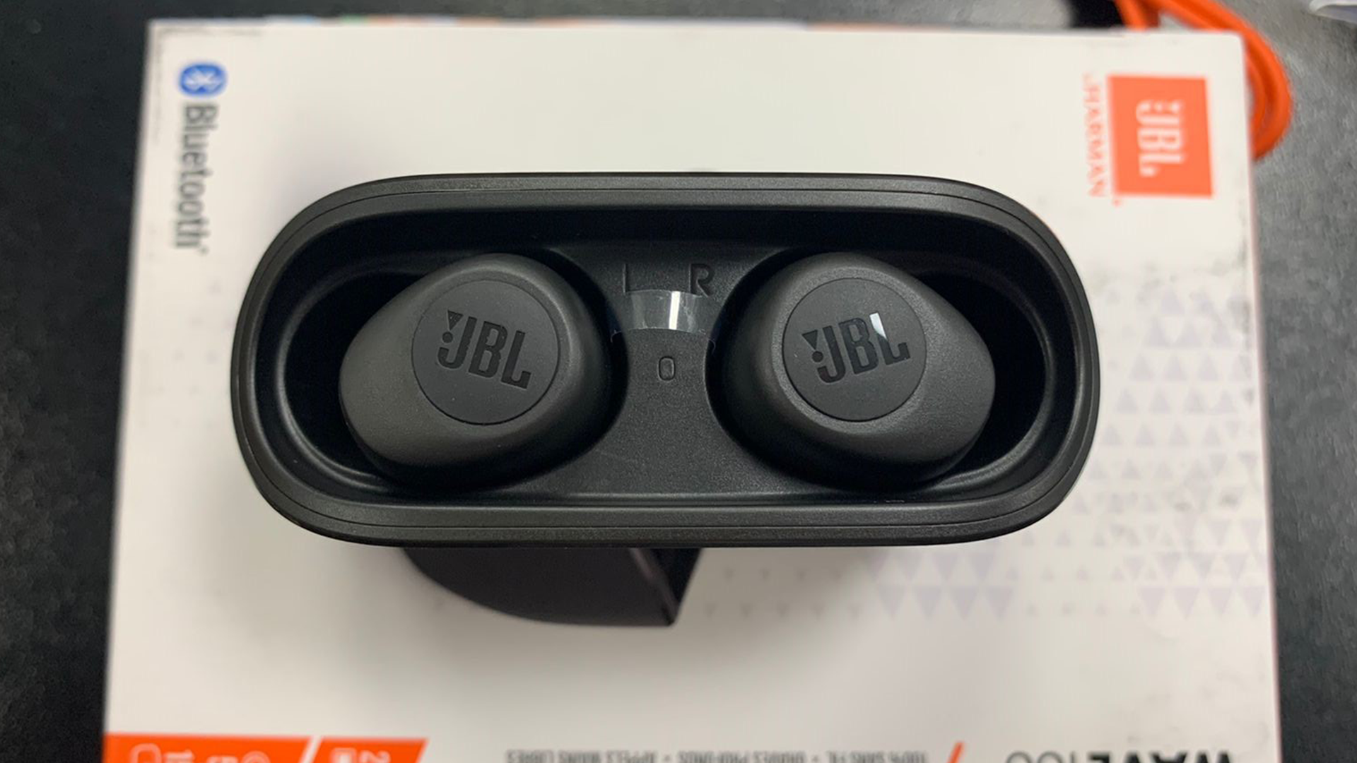 True wireless jbl wave 100 black. TWS JBL Wave 100tws. Беспроводные наушники JBL Wave 100. Наушники JBL Wave 200tws черные. Наушники true Wireless JBL Wave 100 Black (jblw100twsblk).