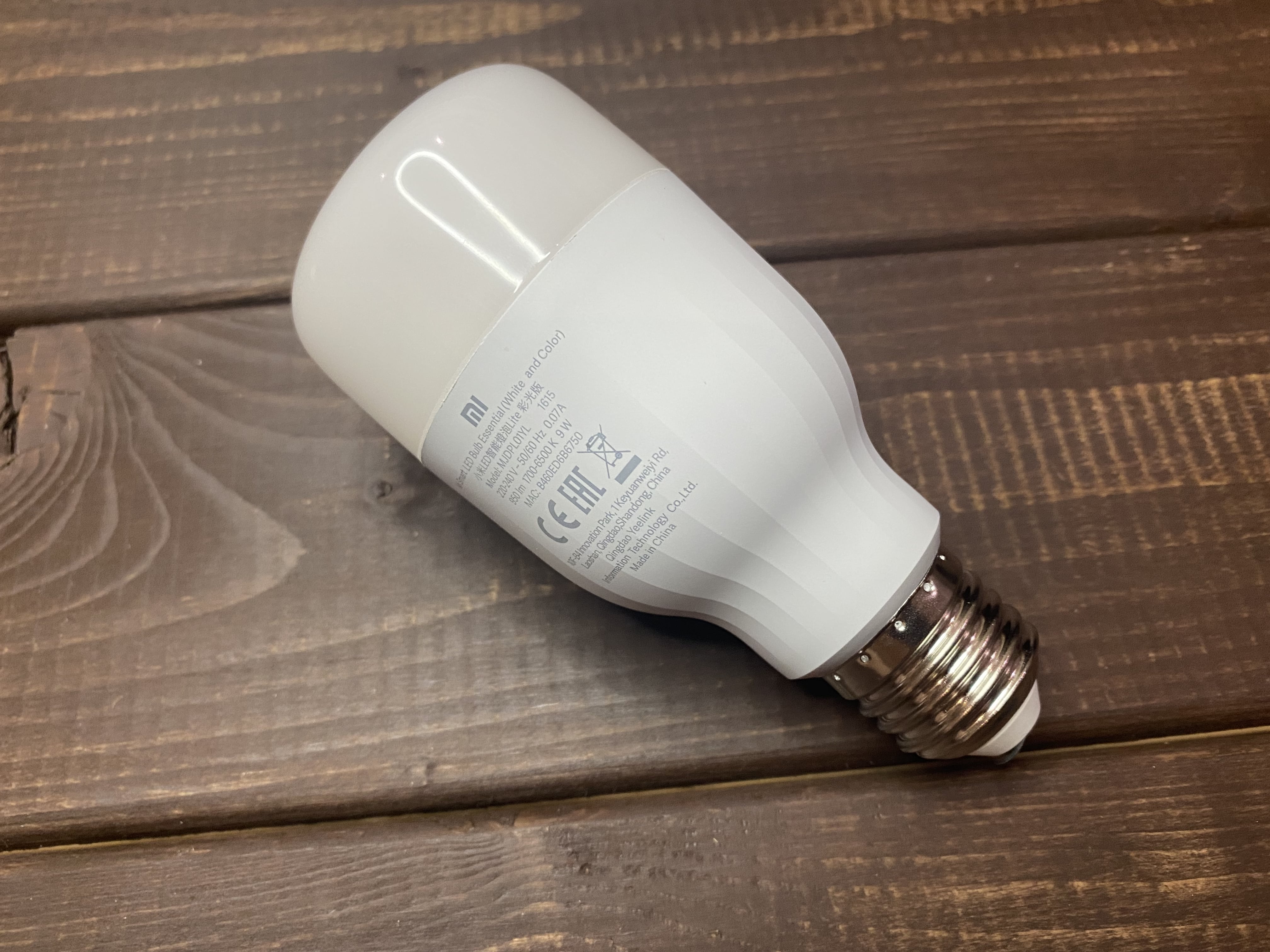 Умная лампочка с RGB-подсветкой Xiaomi Mi Smart LED Bulb Essential /  Комфортный дом и бытовая техника / iXBT Live