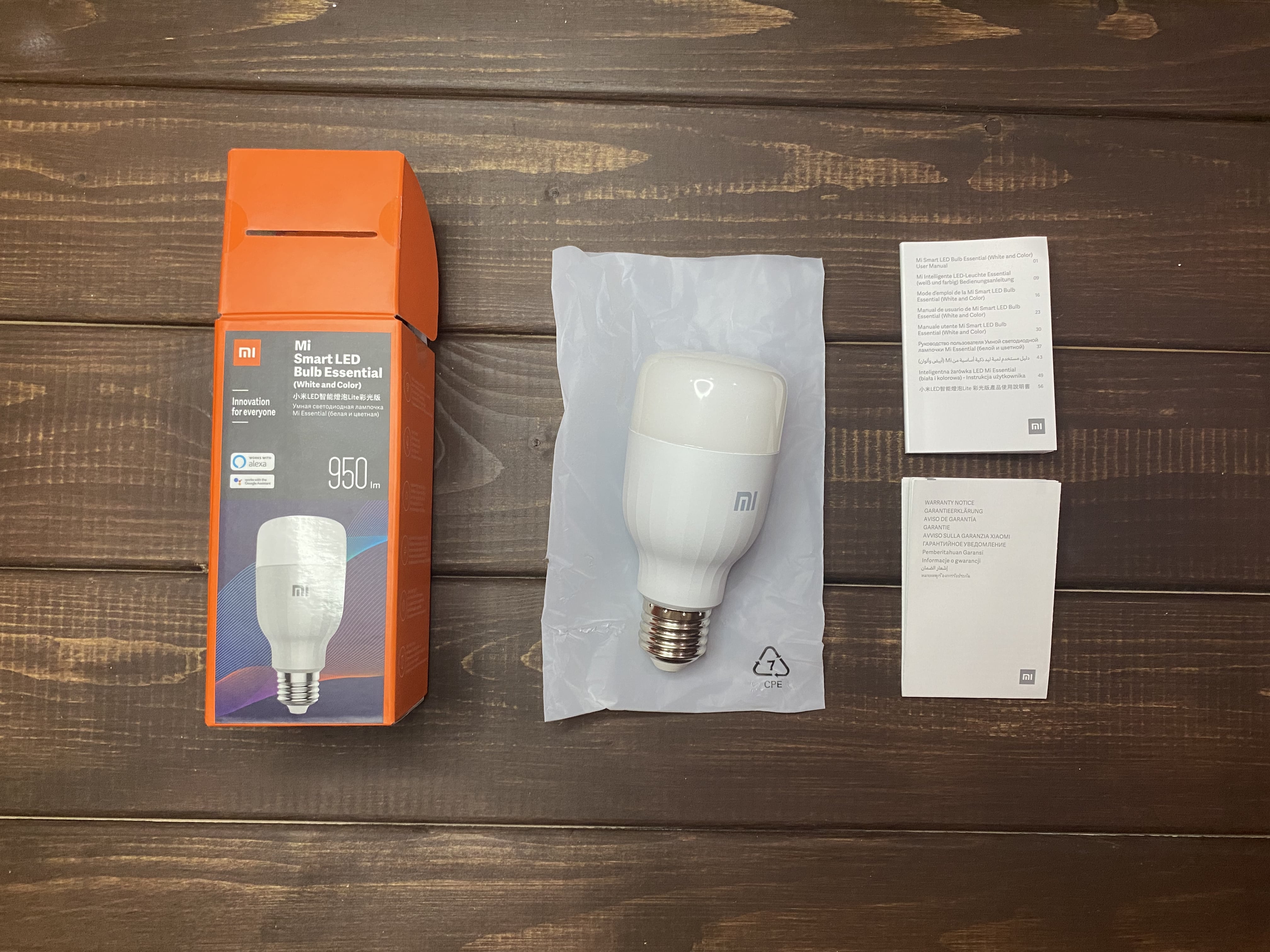 Умная лампочка с RGB-подсветкой Xiaomi Mi Smart LED Bulb Essential /  Комфортный дом и бытовая техника / iXBT Live