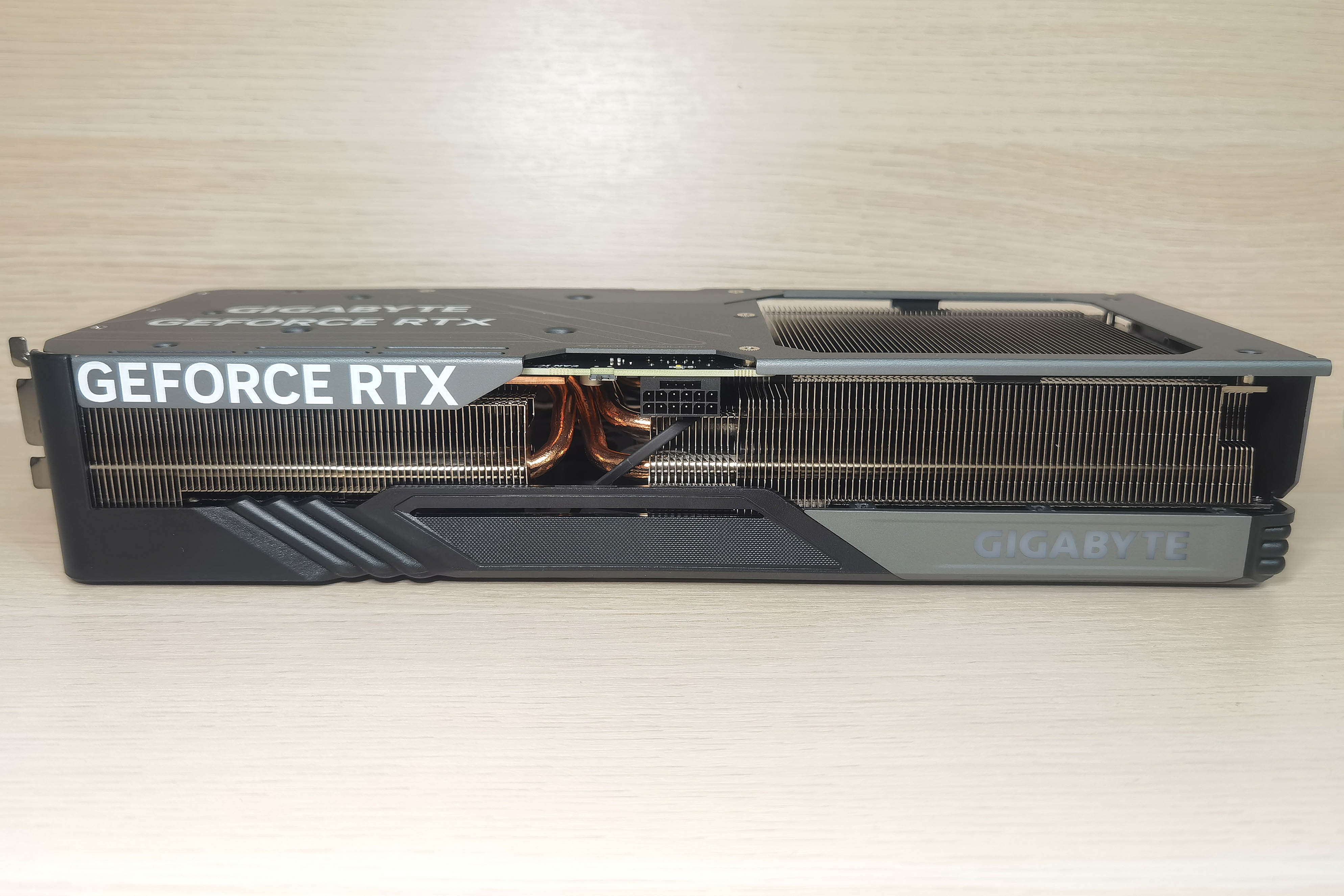 Обзор Gigabyte GeForce RTX 4070 Ti Super Gaming OC: производительная и  тихая видеокарта с возможностью разгона и увеличенной гарантией / Видеокарты  и мониторы / iXBT Live