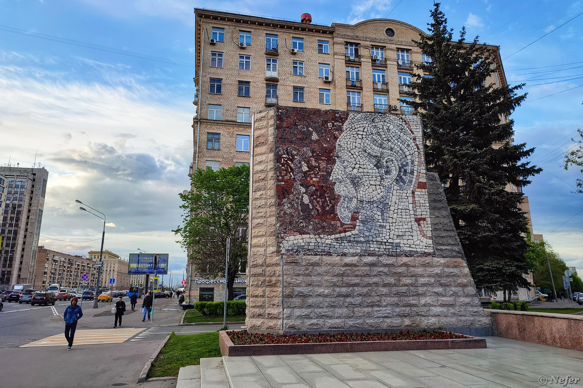 Дом на ножках в Москве, который часто обходят вниманием / Путешествия и  туризм / iXBT Live