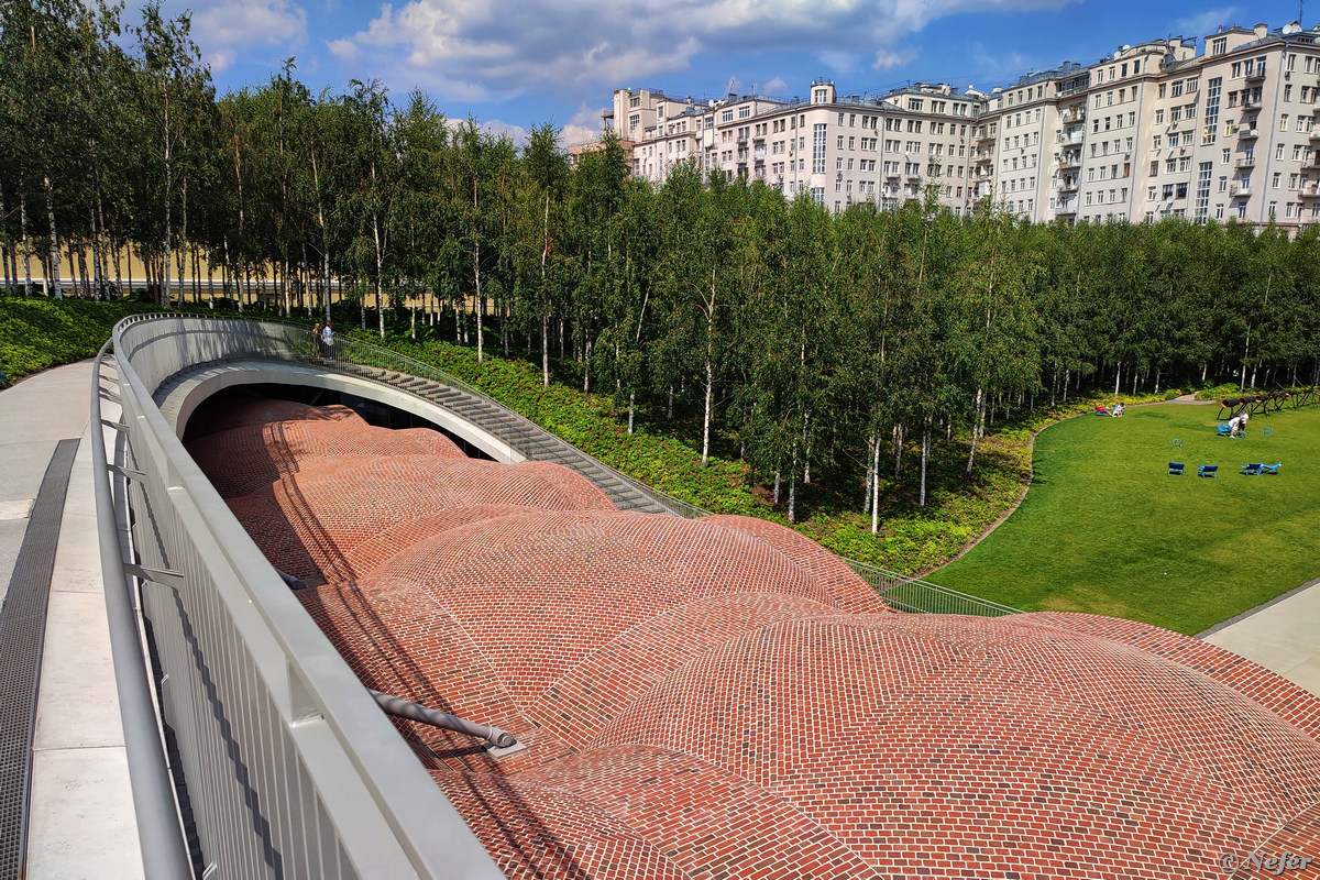 Теперь я знаю, где скрыться от жары в центре Москвы (локация на острове  Балчуг) / Путешествия и туризм / iXBT Live