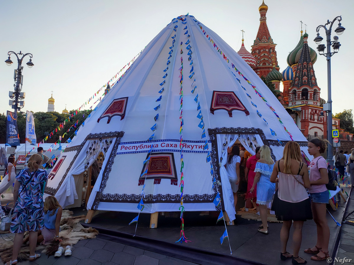 Башкиры и якуты поставили юрты рядом с Кремлем: фестиваль РГО / Путешествия  и туризм / iXBT Live