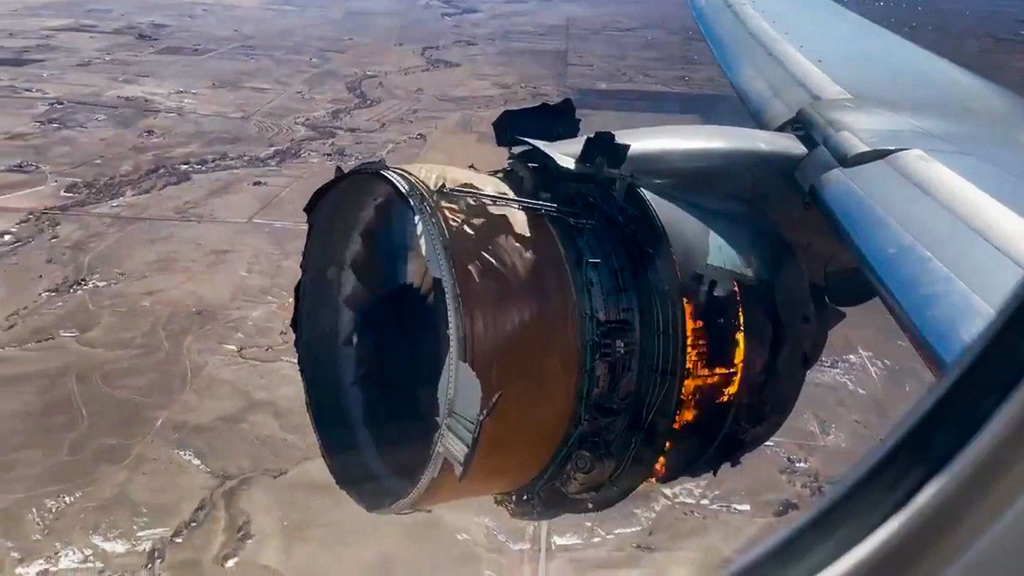 Двигатель Боинг 777. Аварийная Авиационная турбина Боинг 777. Турбина Боинга 777. Двигатель самолета Боинг 777. Почему сгорел двигатель