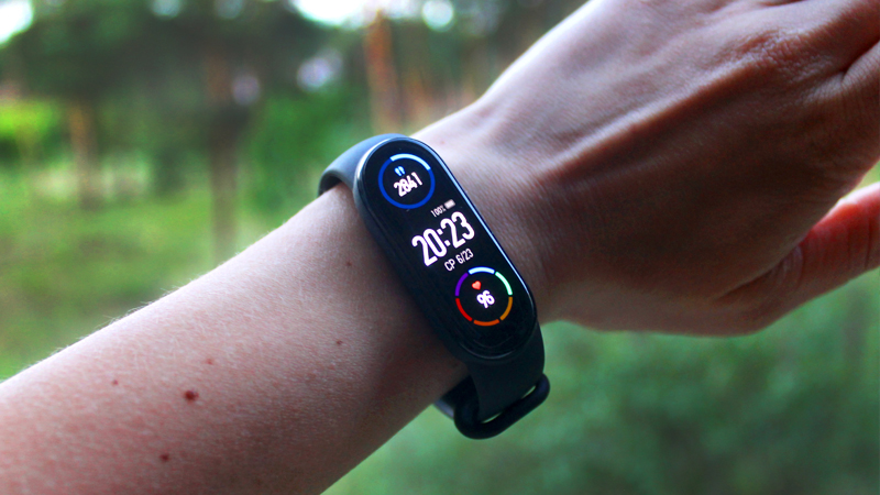 Обзор фитнес-браслета Xiaomi Mi Band 6: стоит ли покупать? / Гаджеты ...