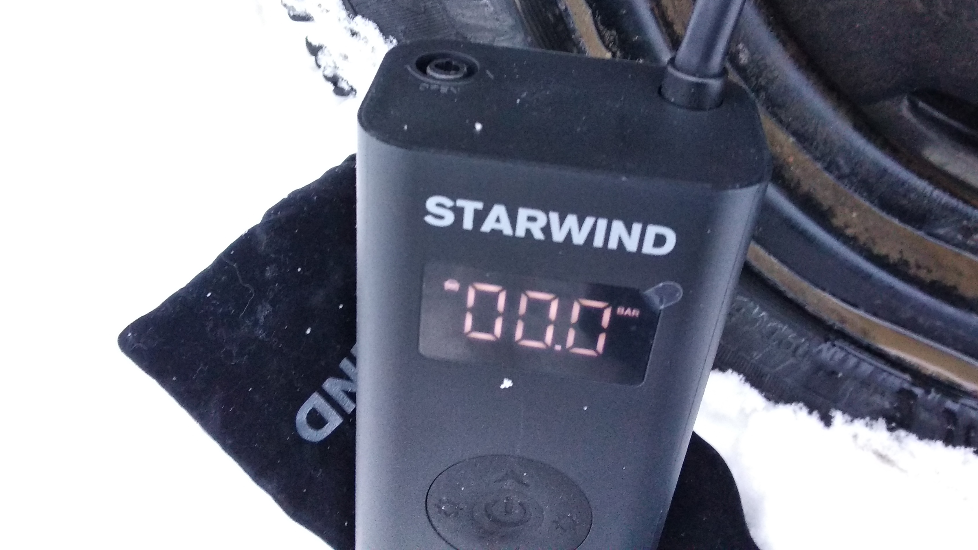 Обзор аккумуляторного автомобильного компрессора StarWind CC-140 ...
