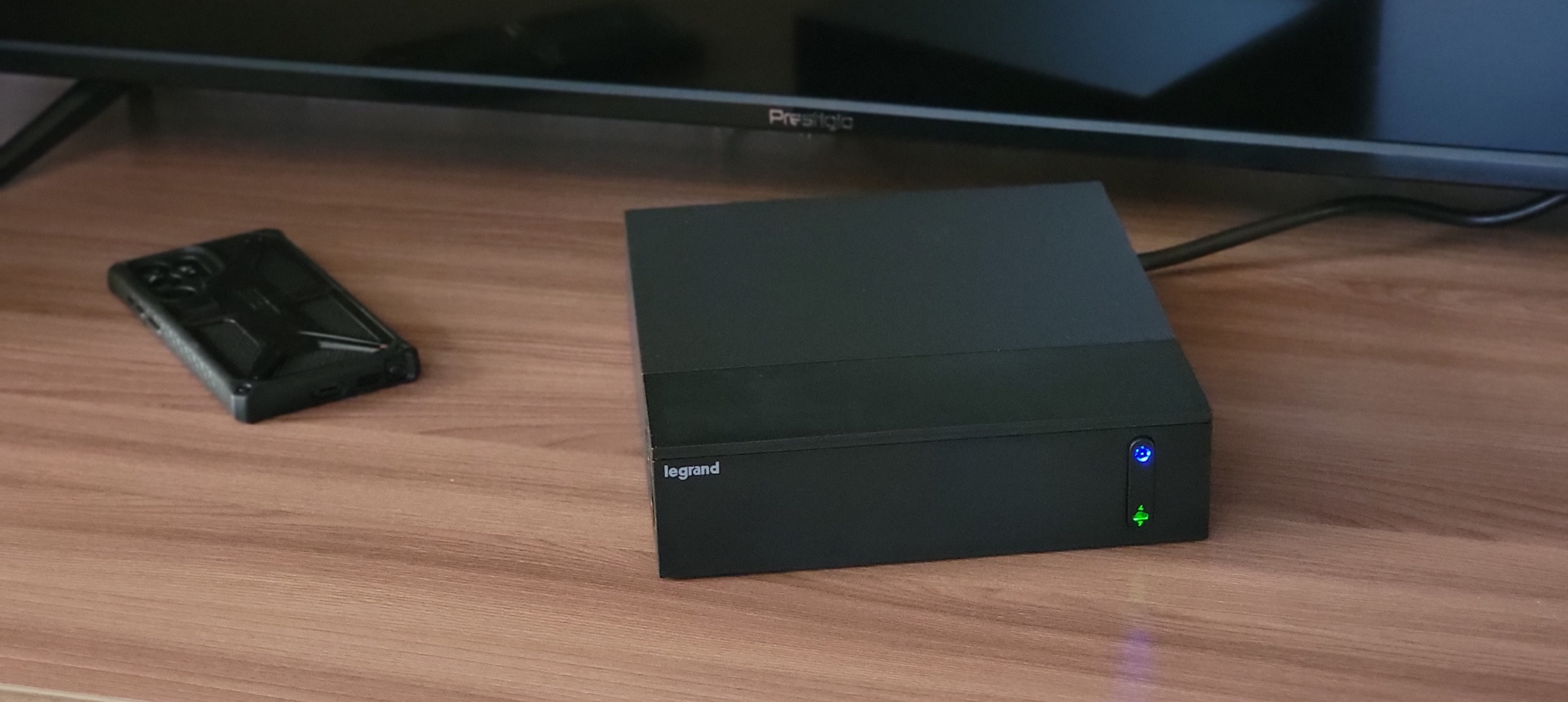 Обзор удлинителя Legrand для телевизоров: 8 розеток, защита от ...