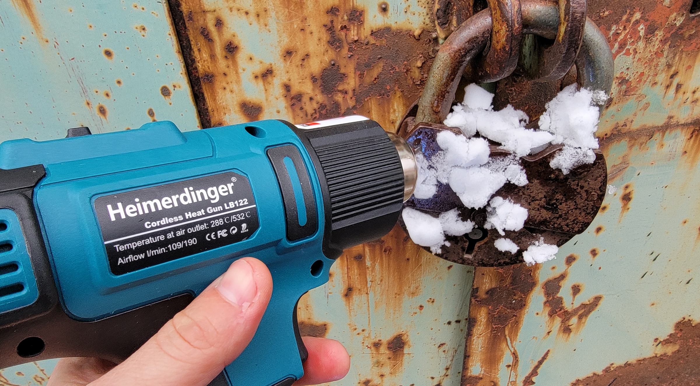 Как отогреть замок за минуту: обзор беспроводного строительного фена ...