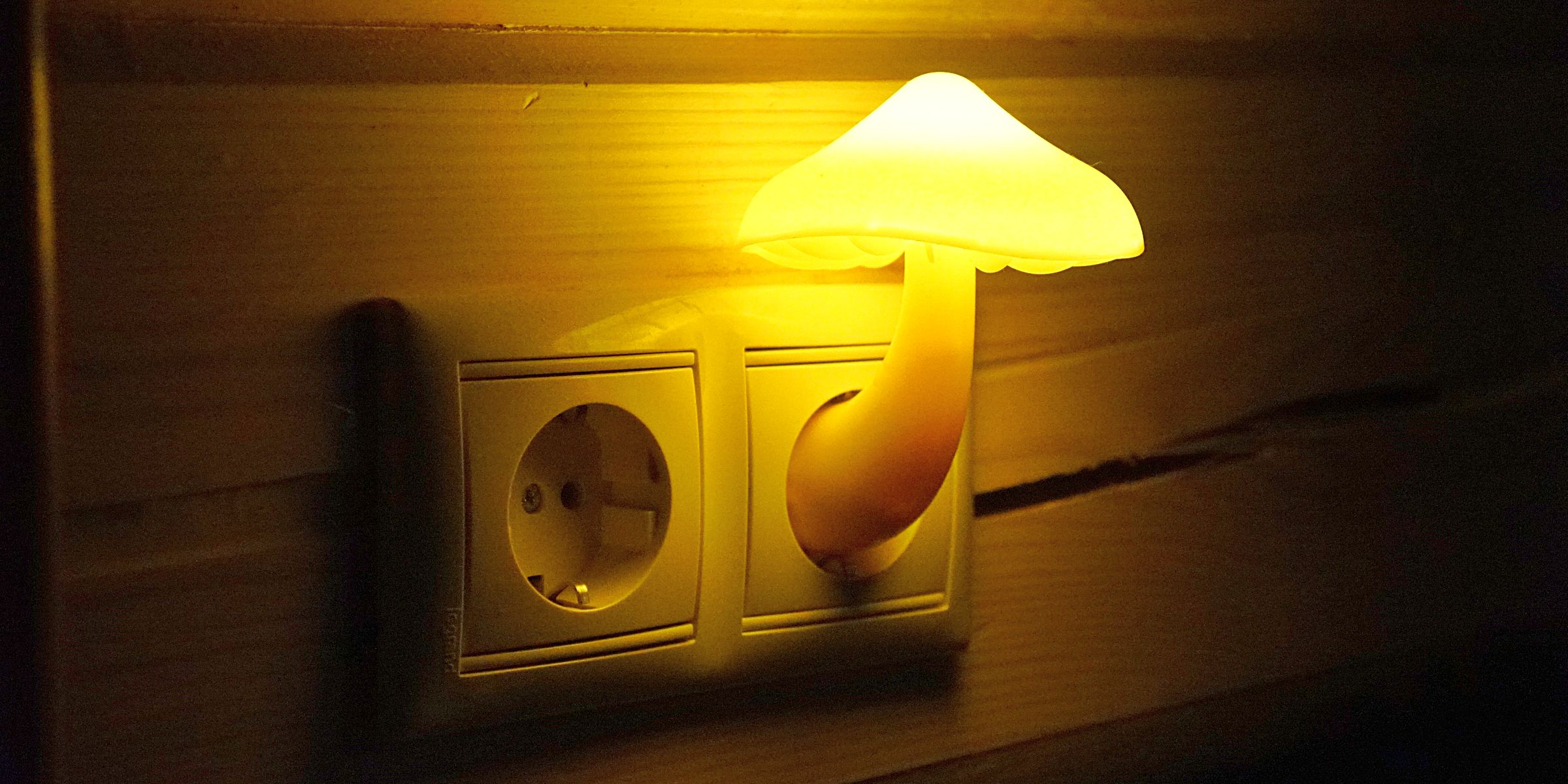 Гриб из розетки. Обзор необычного автоматического ночника с датчиком ...